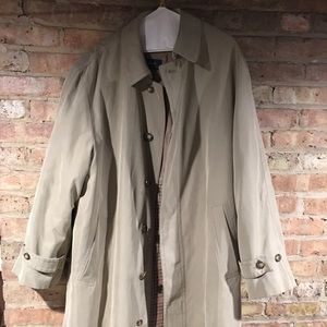 Lauren Ralph Lauren Men’s trench coat. Size 42R